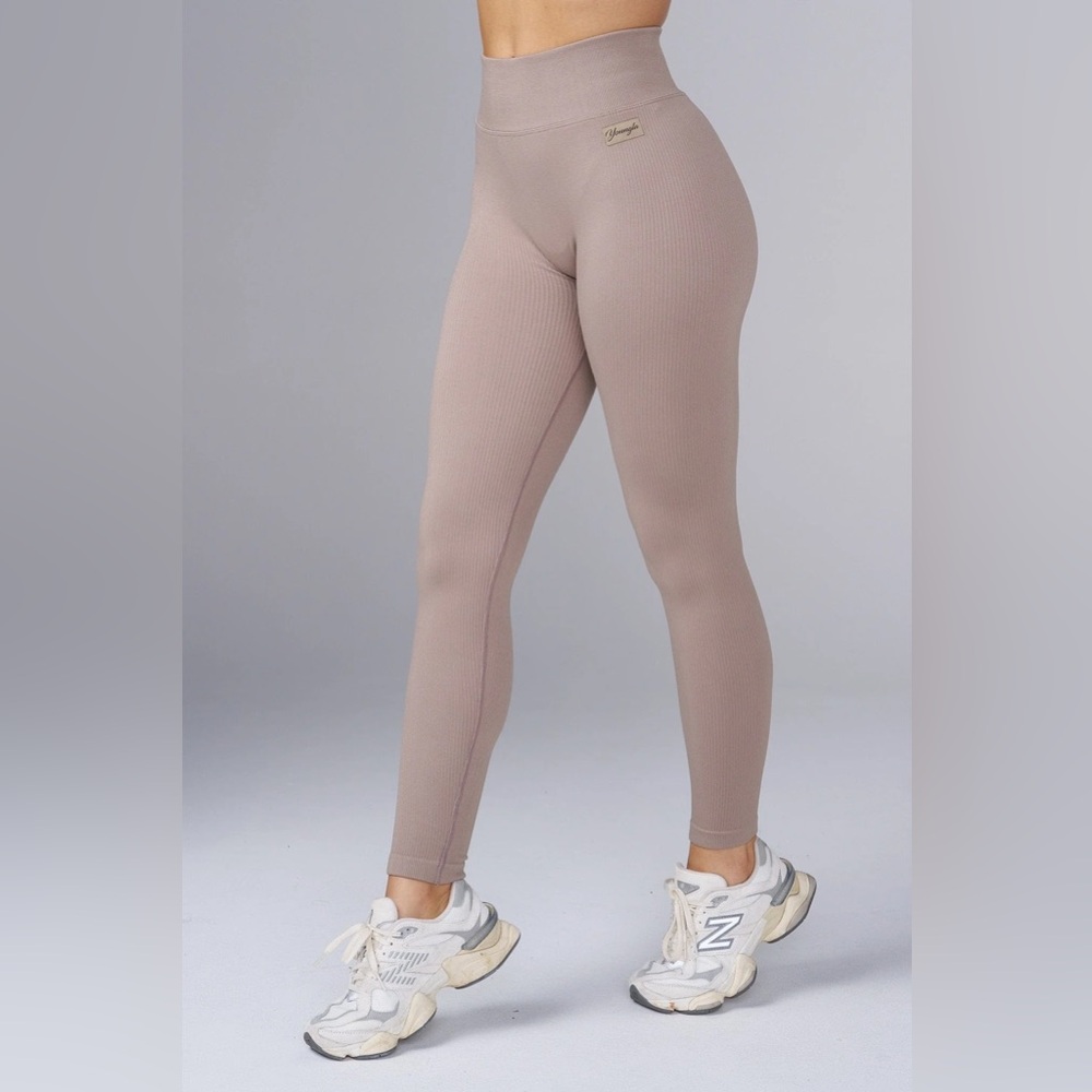 Youngla W243 RIBBED SEAMLESS LEGGING
